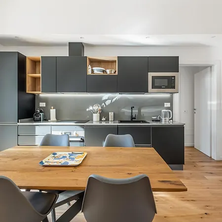 Guesthost * Florence